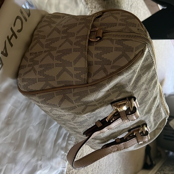 Purse - Picture 2 of 4